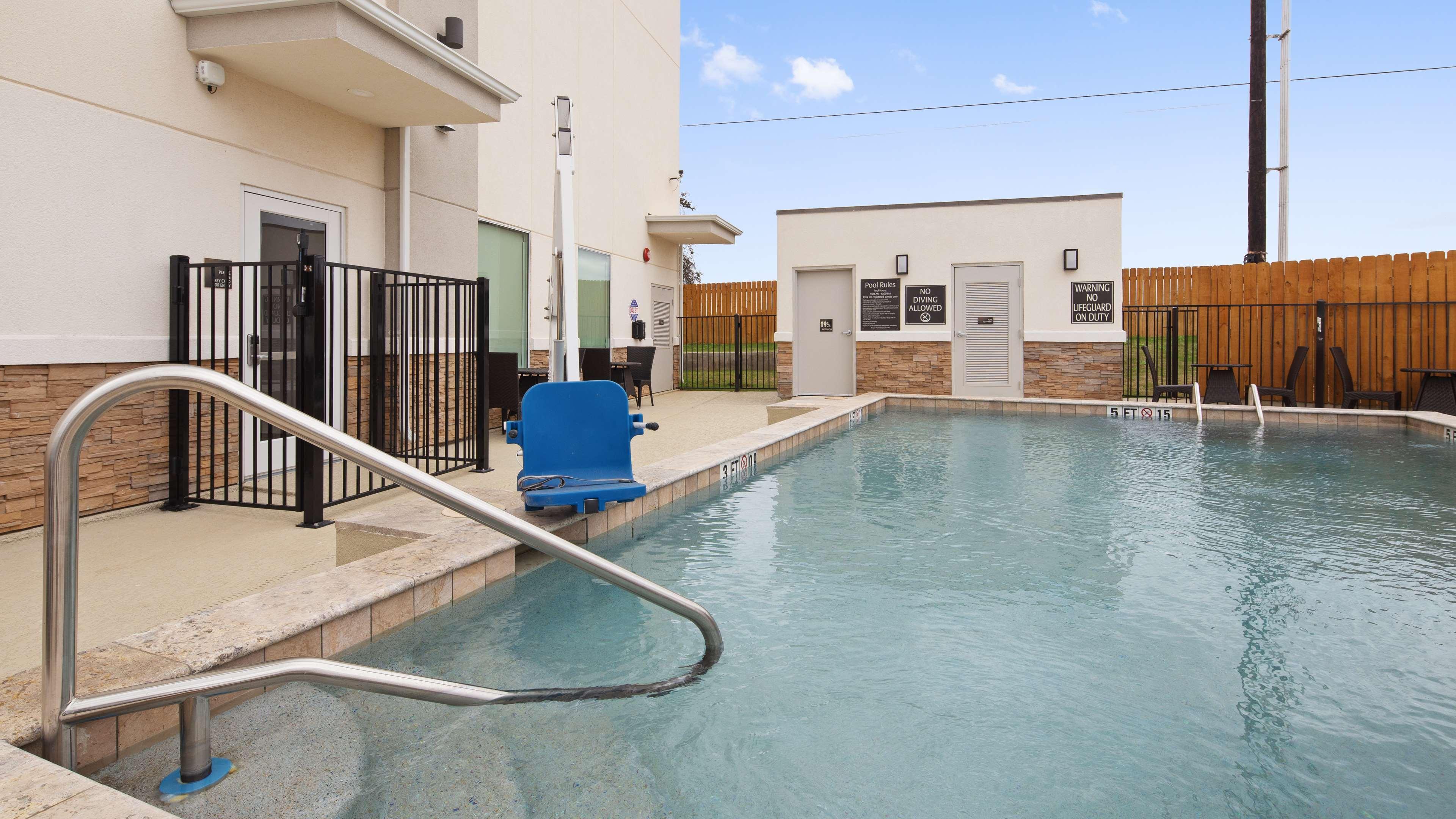 Best Western Green Oaks Inn La Vernia Εξωτερικό φωτογραφία
